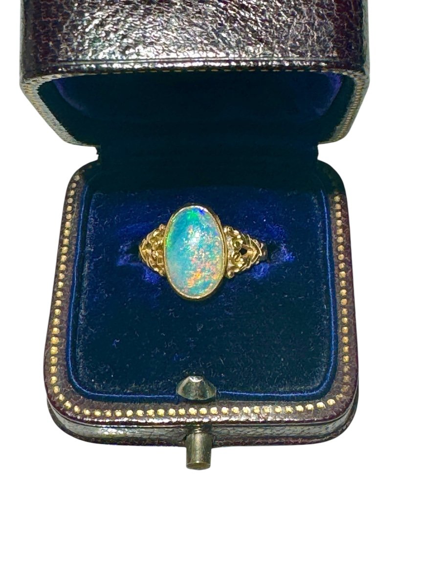 Bague Art-nouveau Ornée d'Une Opale