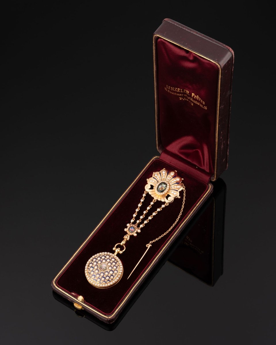 Linzeler: Chatelaine In Gold, Enamel And Fine Pearls