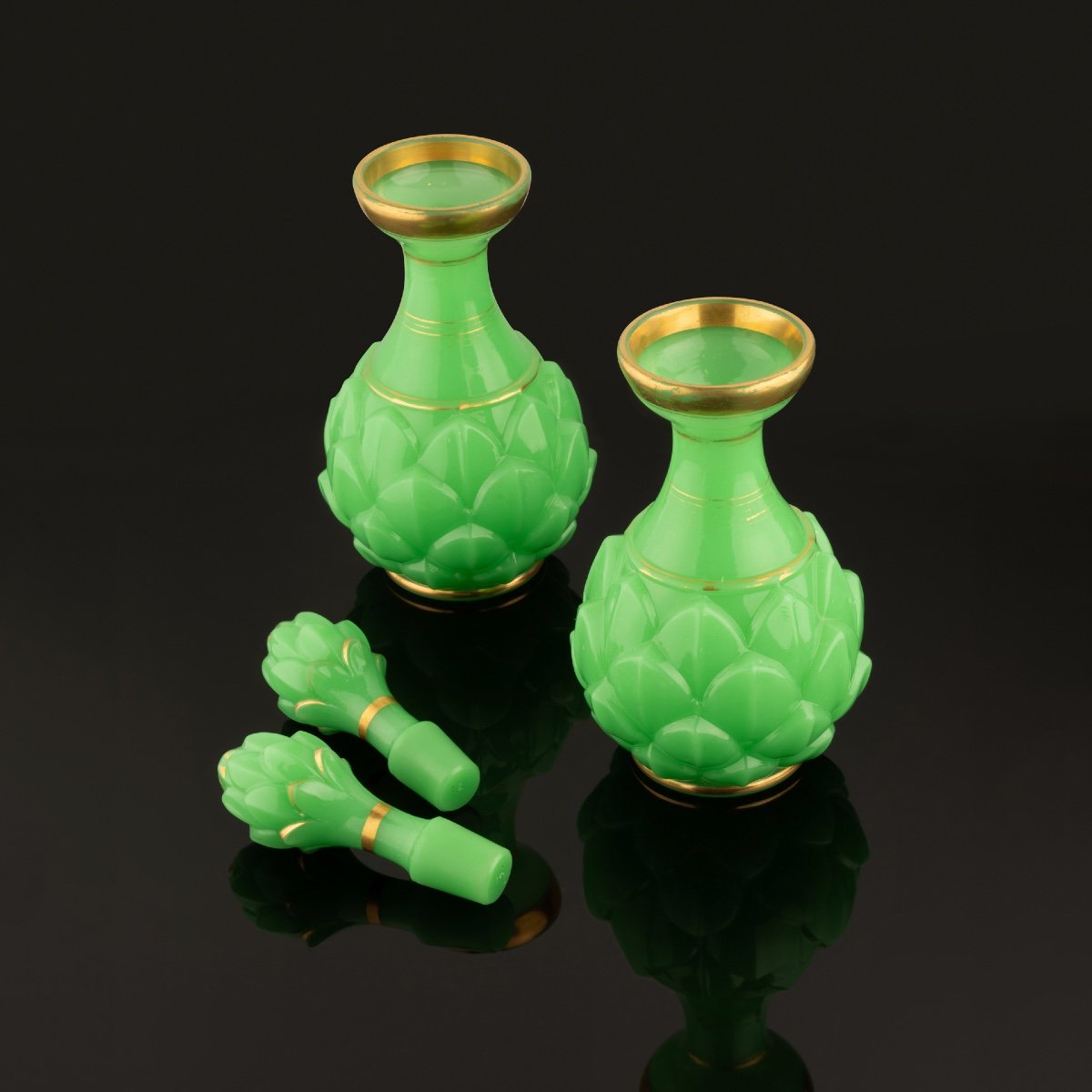 Baccarat: Pair Of Green Opaline Bottles-photo-3