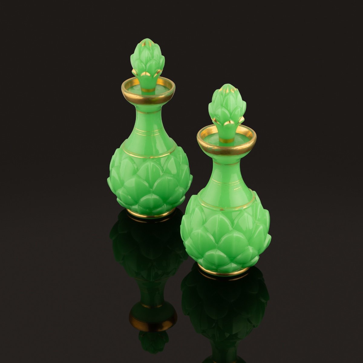 Baccarat: Pair Of Green Opaline Bottles-photo-4