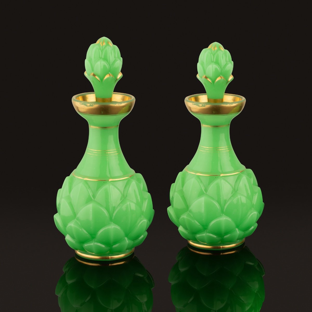 Baccarat: Pair Of Green Opaline Bottles-photo-3