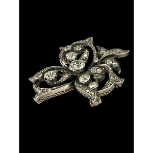 Broche Volutes Sertie De Diamants XIXème Siècle