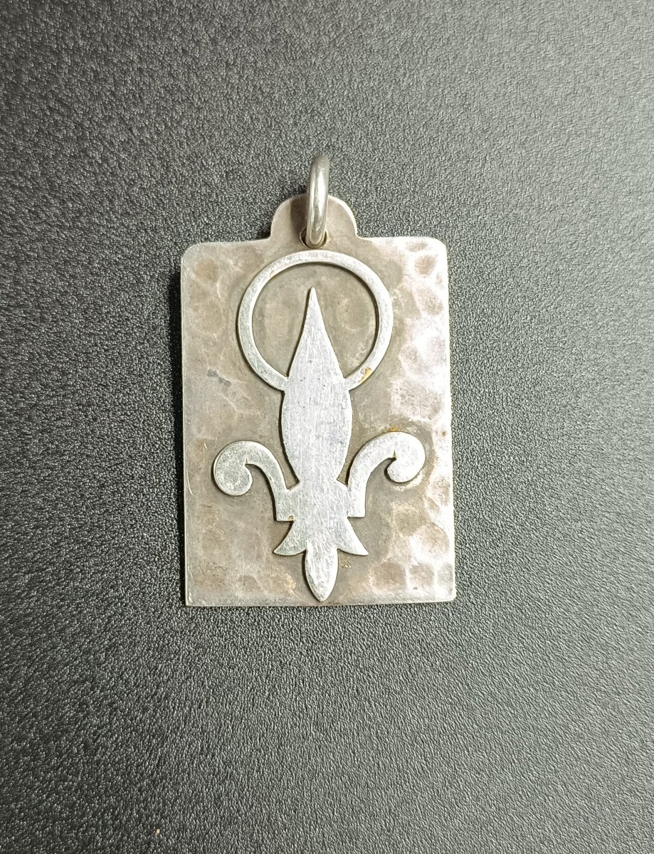 Pendentif à fleur de lys En Métal Argenté | J. Despres | 1889 - 1980-photo-2