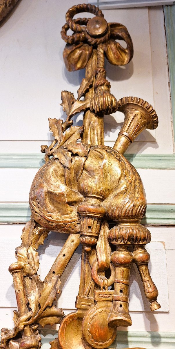 Important Pair Of Gilded Wood Wall Lights With Musical Instruments-photo-4