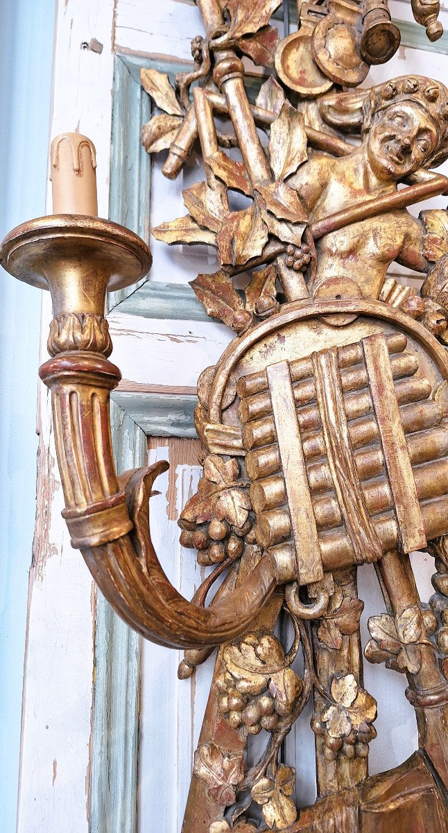 Important Pair Of Gilded Wood Wall Lights With Musical Instruments-photo-2