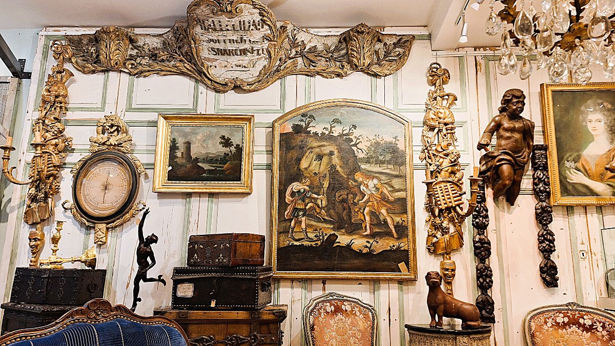 Important Pair Of Gilded Wood Wall Lights With Musical Instruments-photo-5