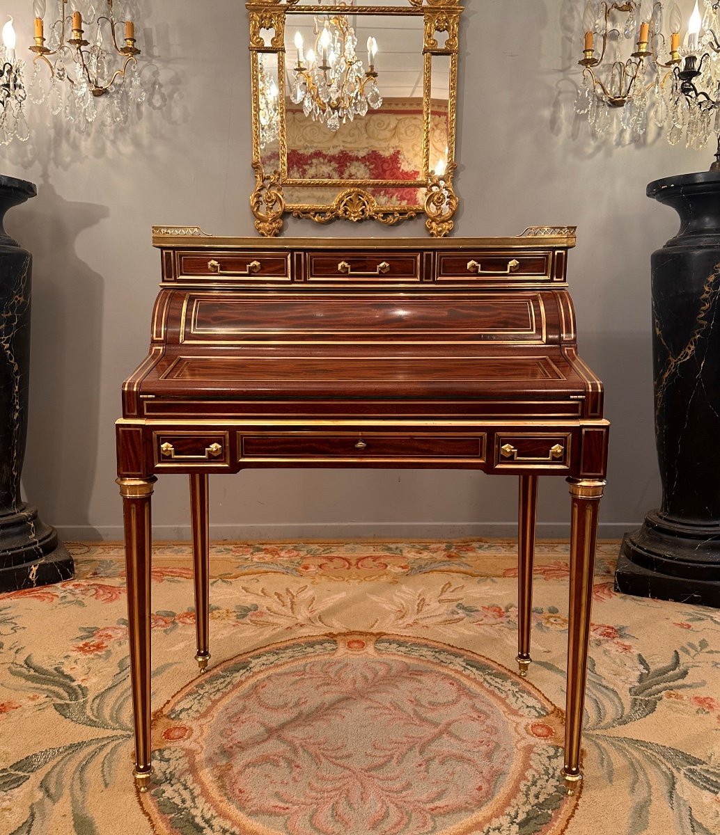 Petit Bureau A Cylindre En Acajou Flammé De Style Louis XVI Epoque XIXeme