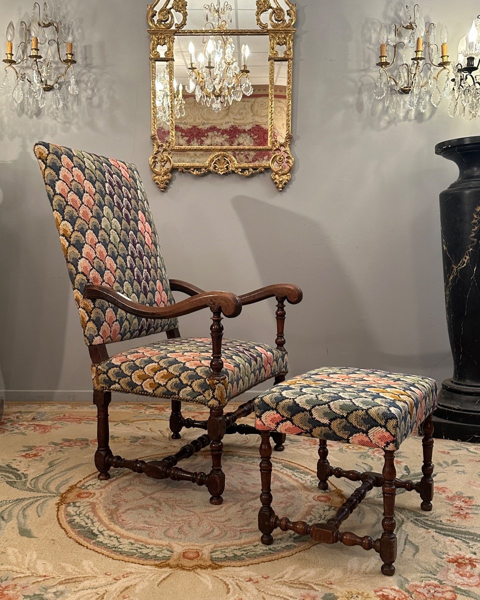 Fauteuil A Dossier Plat En Noyer Et Son Repose Pied d'Epoque Louis XIV-photo-2