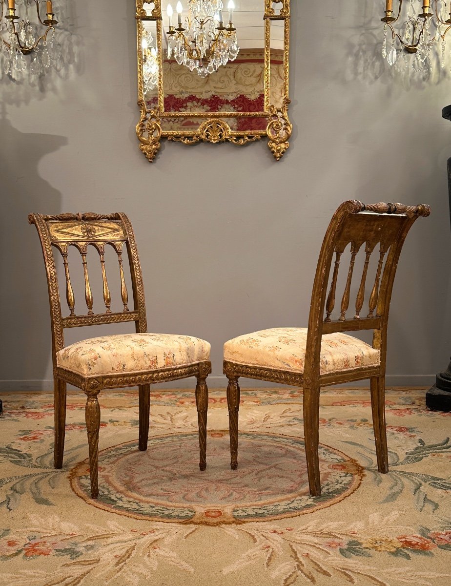 Paire De Chaises En Bois Doré d'Epoque Louis XVI Vers 1780-photo-1