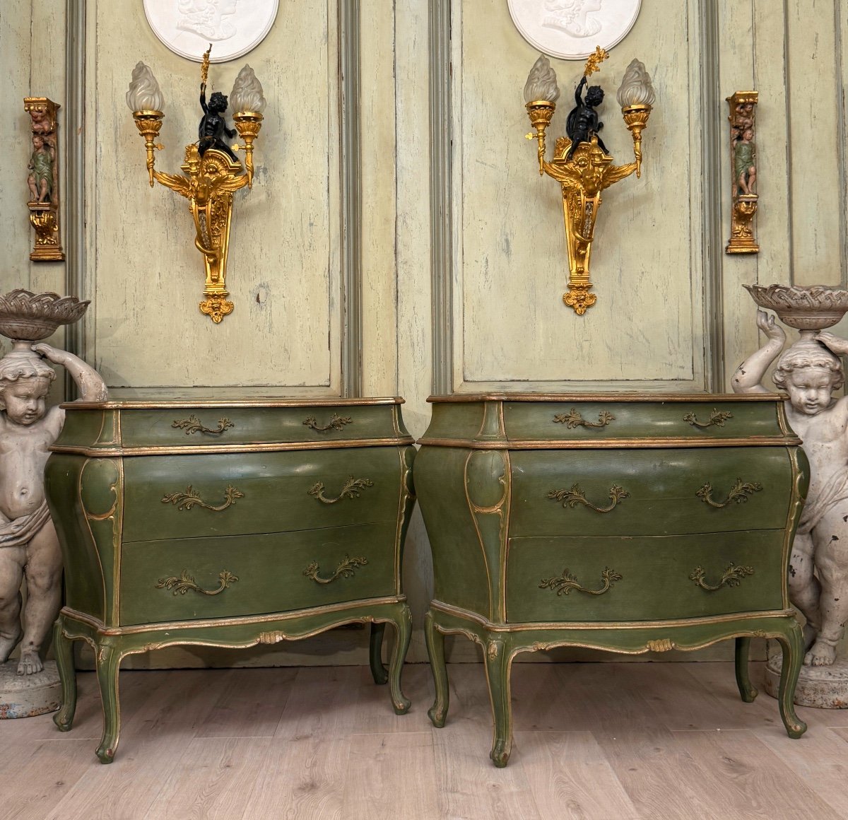 Paire De Commodes Vénitiennes En Bois Laqué Vers 1900