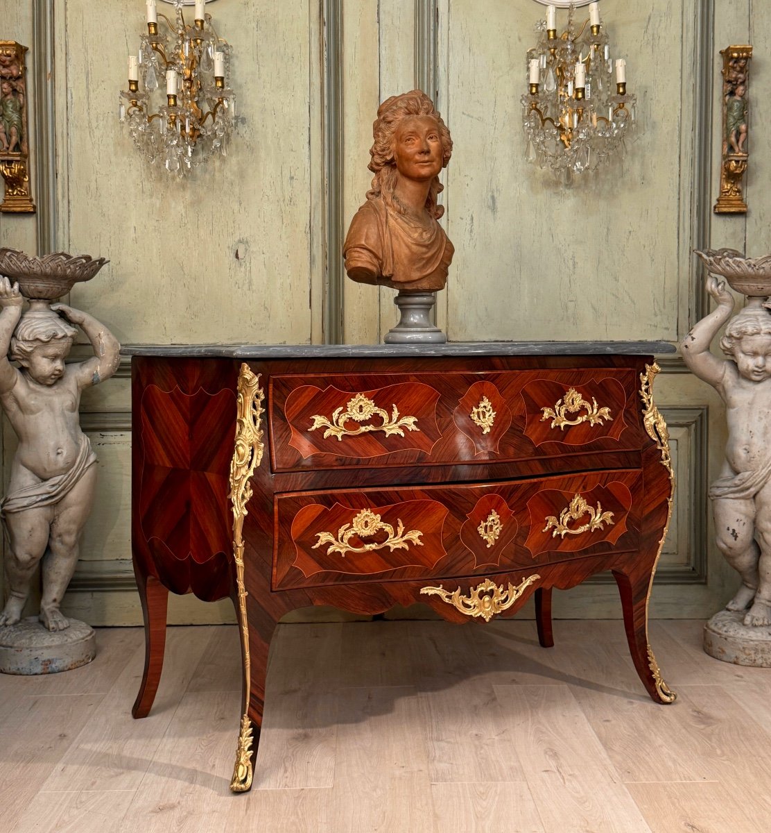 Commode Sauteuse En Marqueterie d'Epoque Louis XV Vers 1750