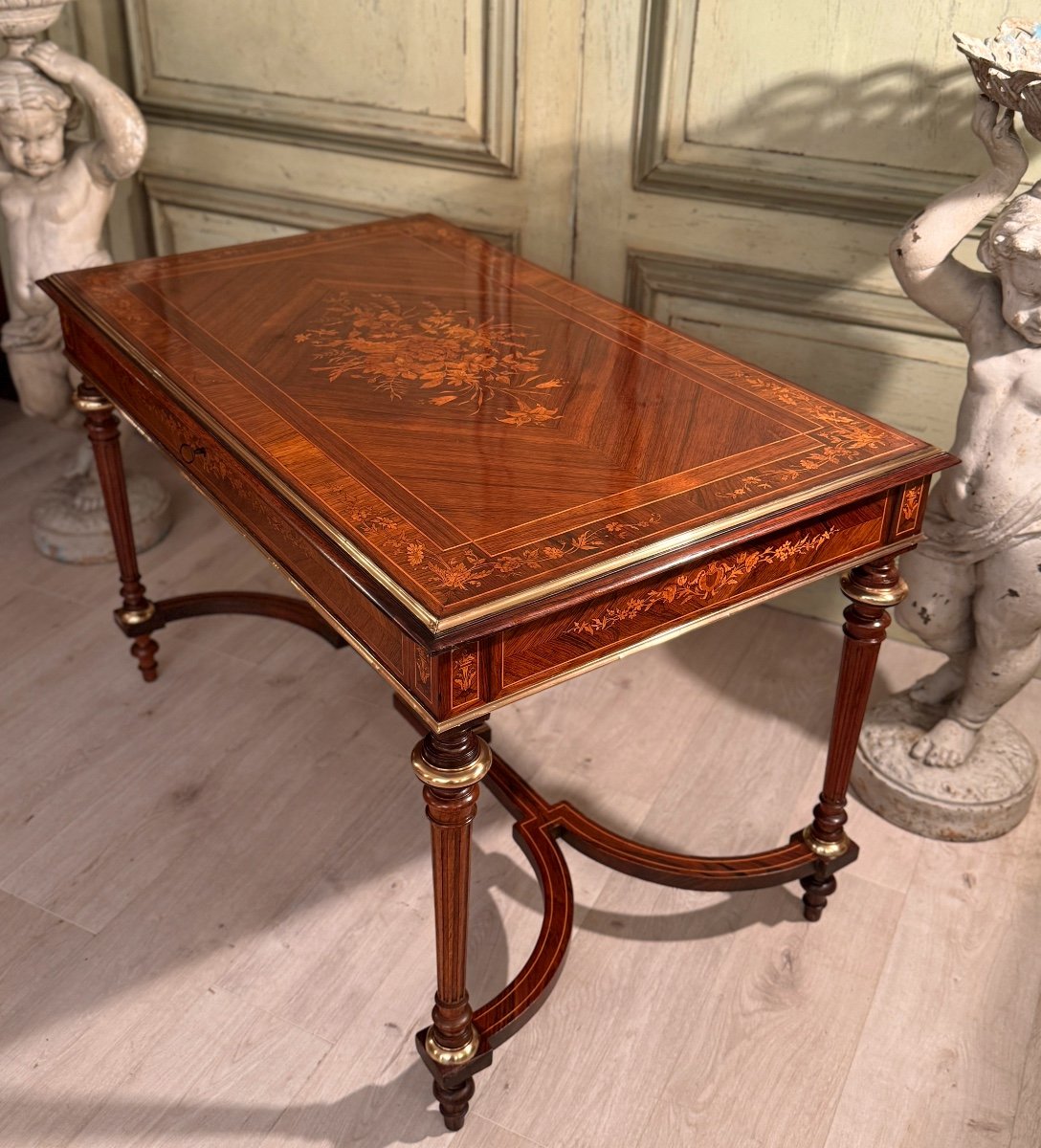 Table De Milieu En Marqueterie d'Epoque Napoleon III, Vers 1870