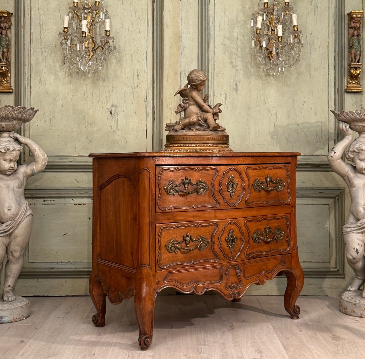 Commode Nîmoise d'Epoque Louis XV Vers 1750 