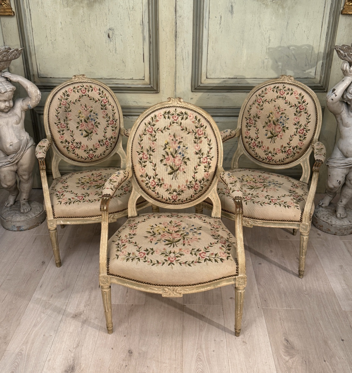 Suite De Trois Fauteuils En Bois Laqué d'Epoque Louis XVI Vers 1780-photo-3