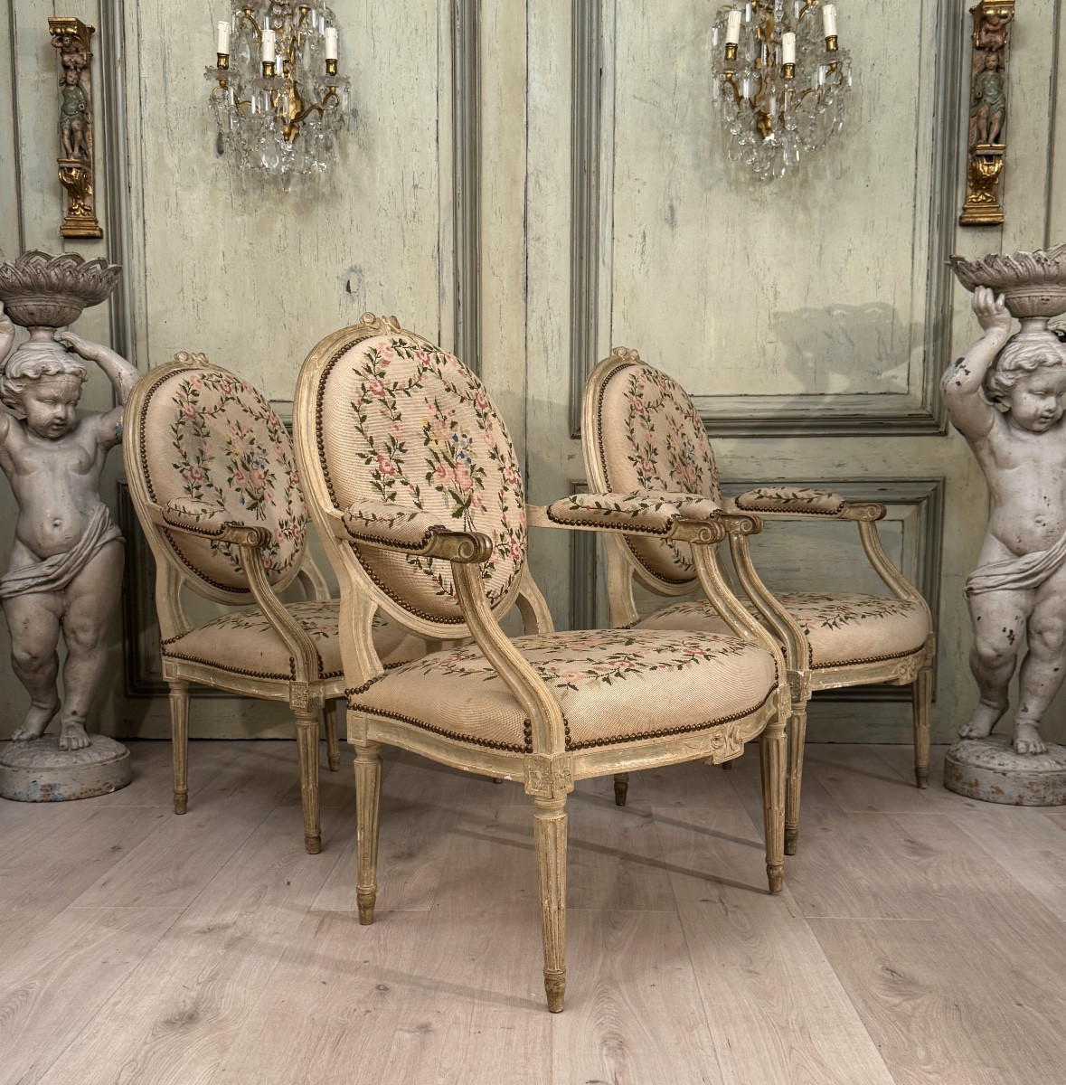 Suite De Trois Fauteuils En Bois Laqué d'Epoque Louis XVI Vers 1780-photo-4