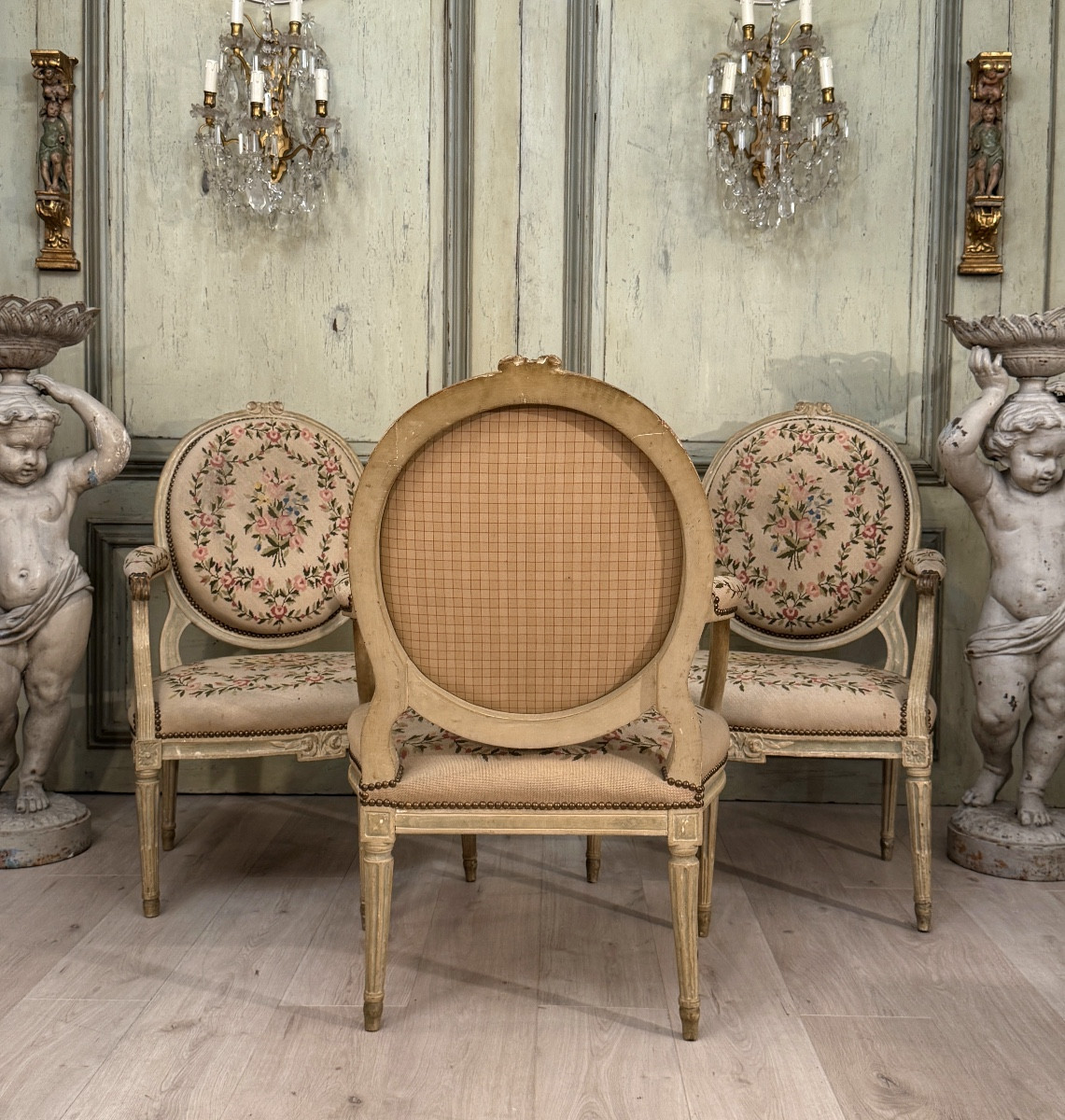 Suite De Trois Fauteuils En Bois Laqué d'Epoque Louis XVI Vers 1780-photo-2