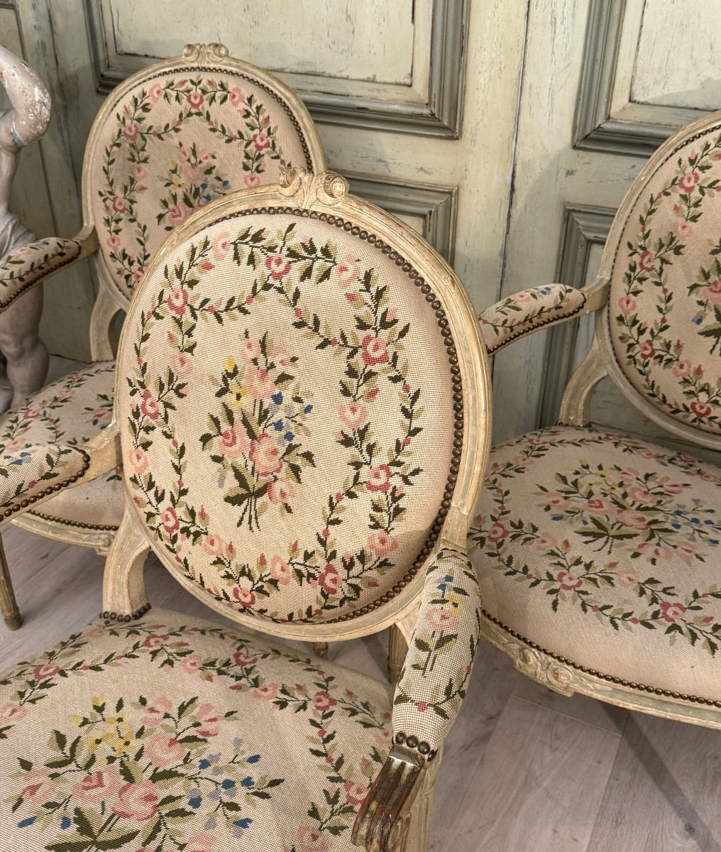 Suite De Trois Fauteuils En Bois Laqué d'Epoque Louis XVI Vers 1780-photo-4