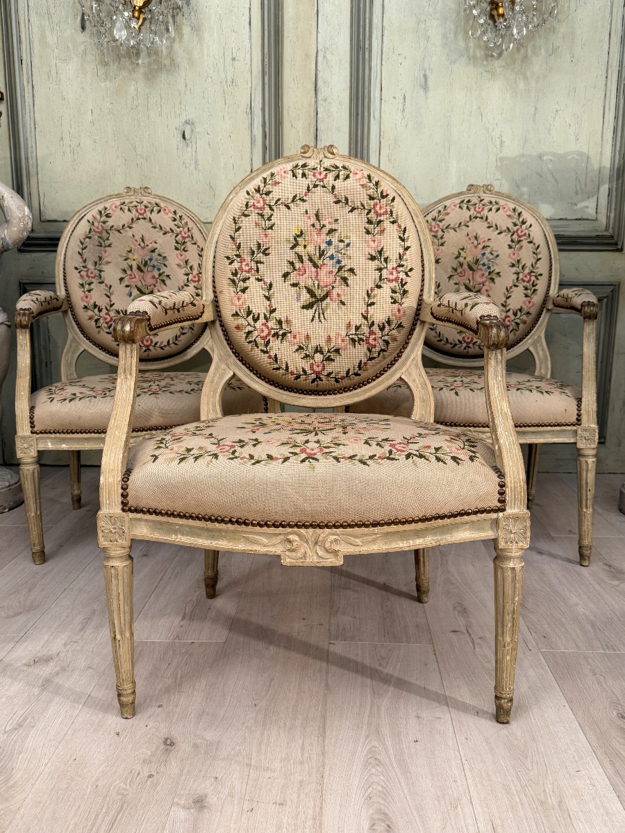 Suite De Trois Fauteuils En Bois Laqué d'Epoque Louis XVI Vers 1780-photo-6