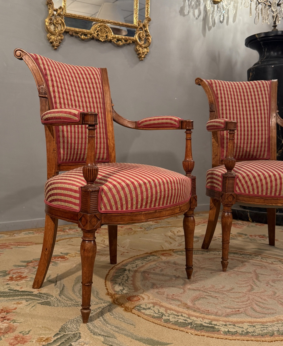 Paire De Fauteuils En Noyer d'Epoque Directoire Vers 1790-photo-3
