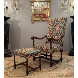 Fauteuil A Dossier Plat En Noyer Et Son Repose Pied d'Epoque Louis XIV