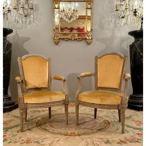 Paire De Fauteuils En Bois Laqué d'Epoque Louis XVI Vers 1780