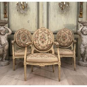 Suite De Trois Fauteuils En Bois Laqué d'Epoque Louis XVI Vers 1780