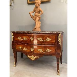 Commode Sauteuse Galbée époque Louis XV Vers 1750 