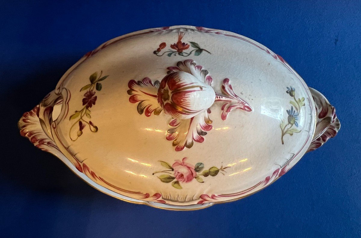 Amazing Small Soup Tureen And Its Tray From The Manufacture De Lunéville With Floral Decoration.-photo-3