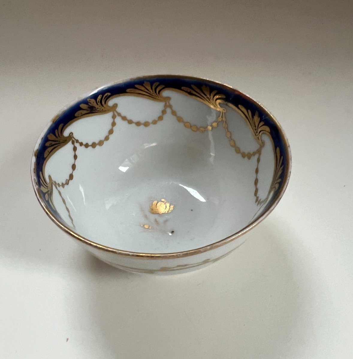 18th Century English Porcelain Tea Bowl.-photo-2