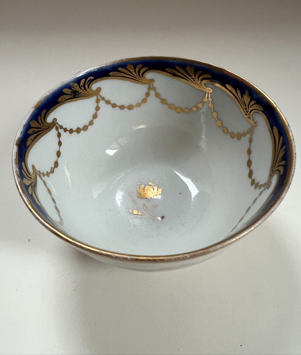 18th Century English Porcelain Tea Bowl.-photo-3