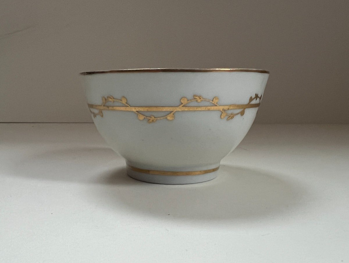 18th Century English Porcelain Tea Bowl.