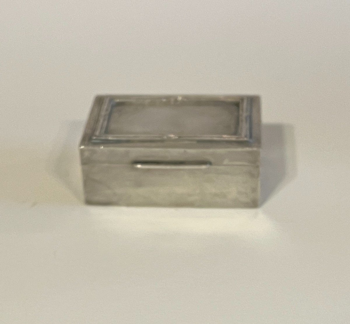 Silver Stamp Box Lid With Crossed Ribbon Frieze And The Name Gaston Is Engraved.-photo-1