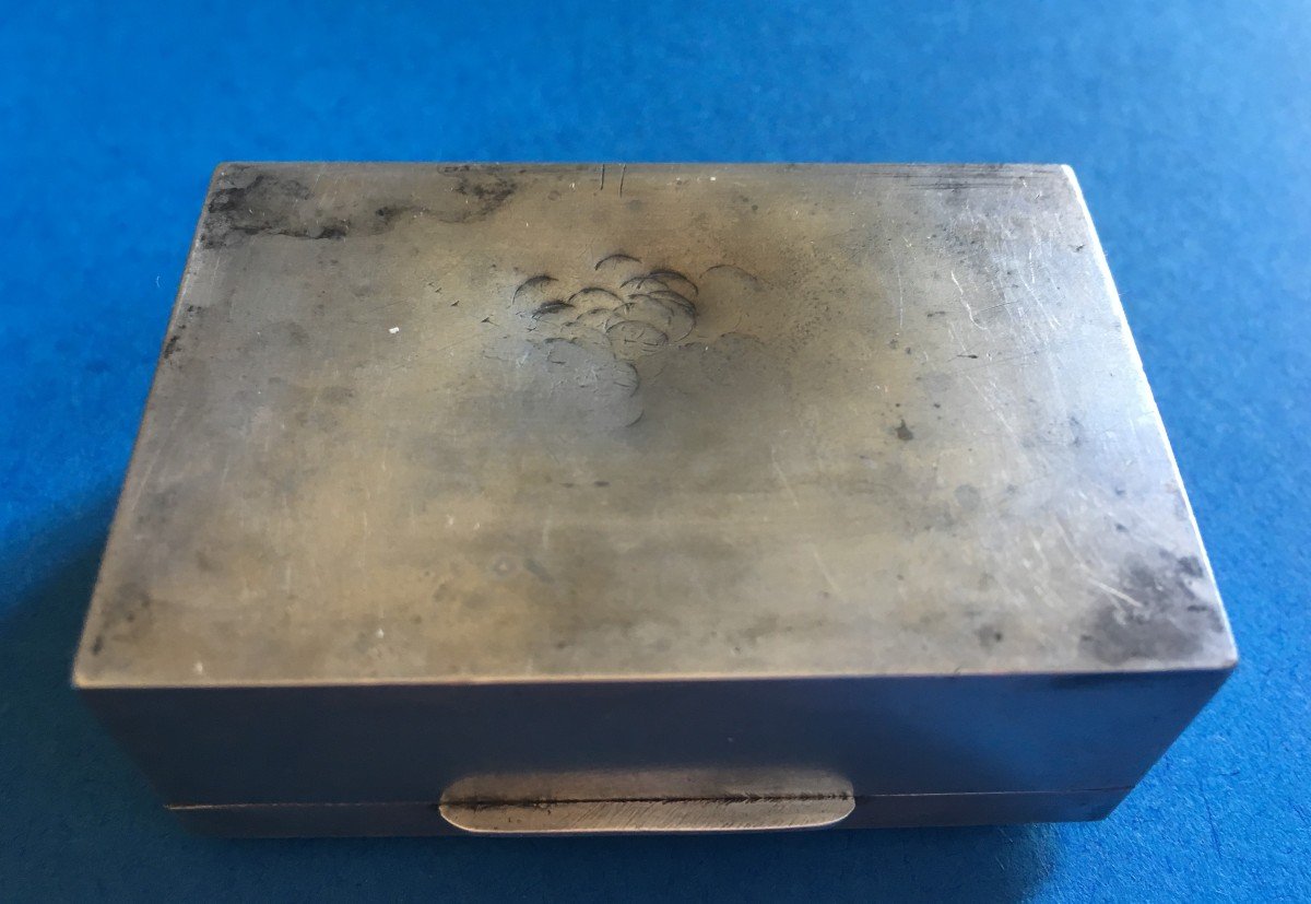 Silver Stamp Box Lid With Crossed Ribbon Frieze And The Name Gaston Is Engraved.-photo-2