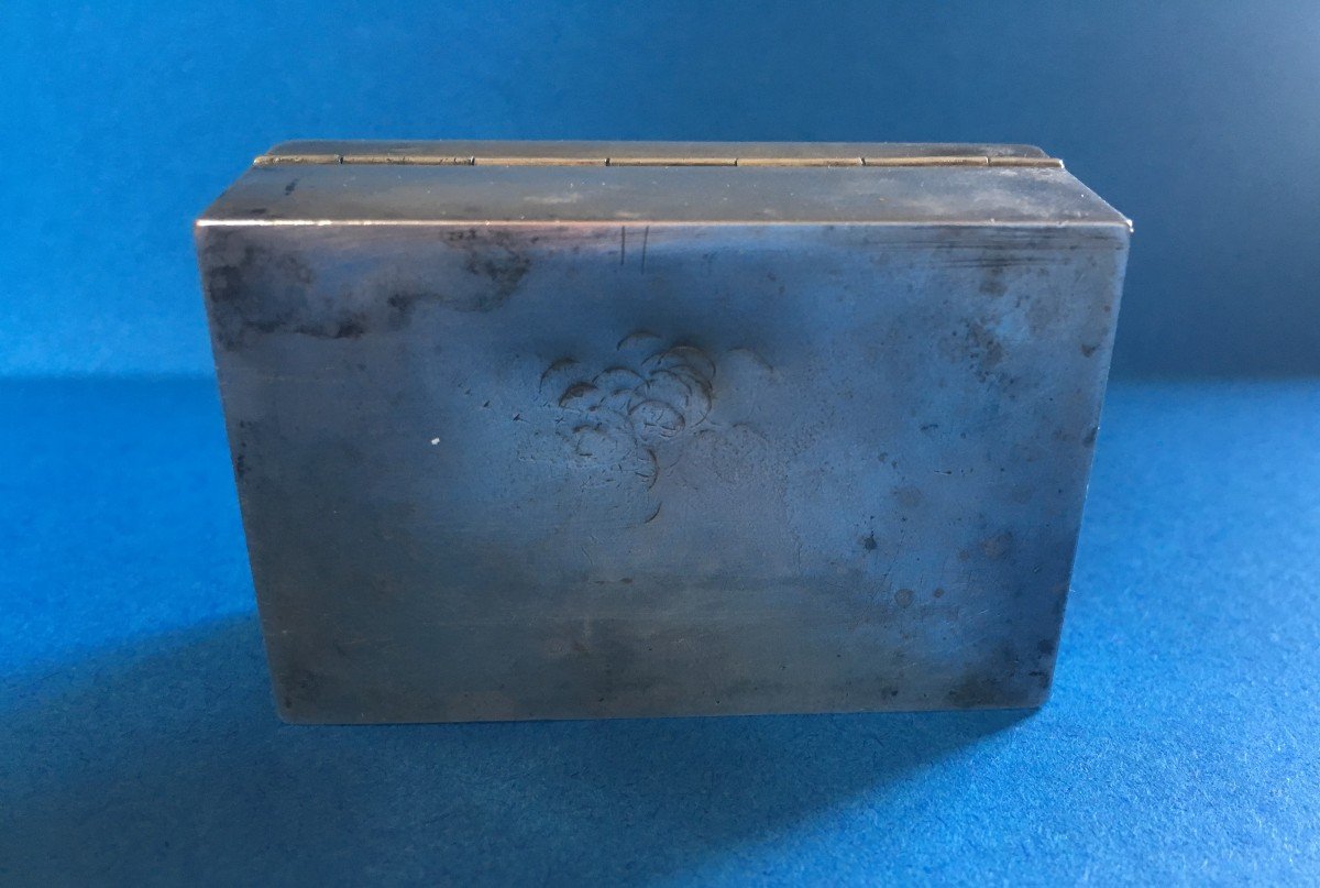 Silver Stamp Box Lid With Crossed Ribbon Frieze And The Name Gaston Is Engraved.-photo-3