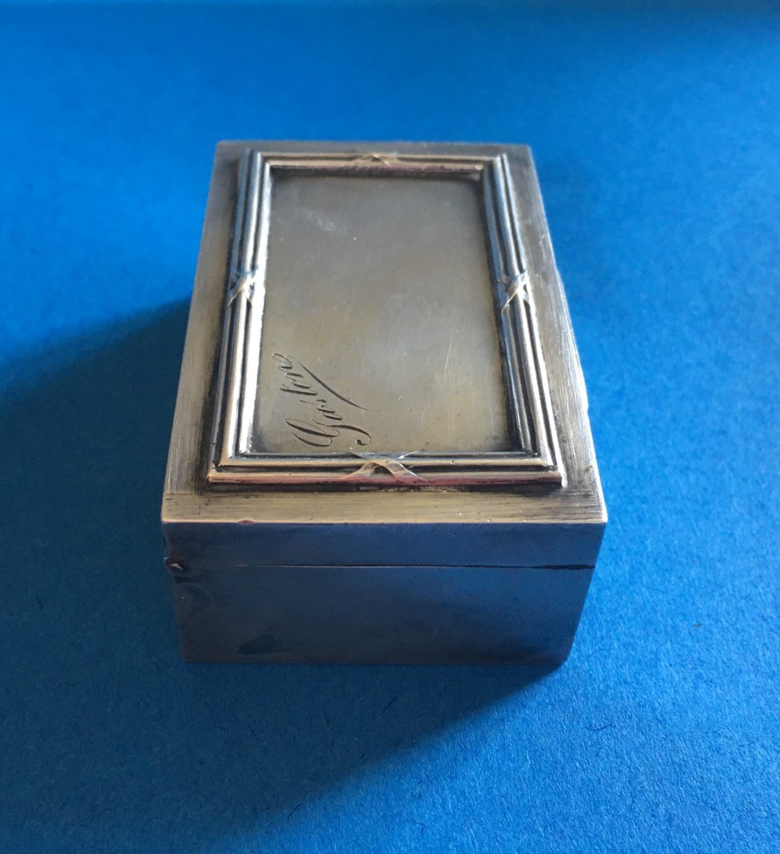 Silver Stamp Box Lid With Crossed Ribbon Frieze And The Name Gaston Is Engraved.-photo-4