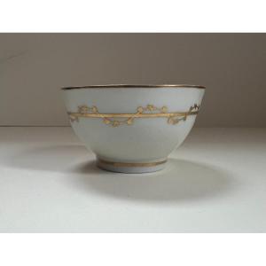 18th Century English Porcelain Tea Bowl.