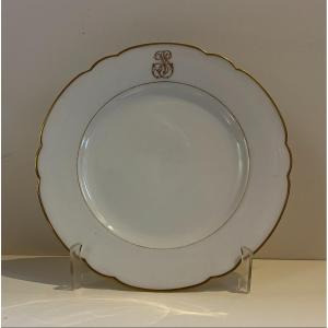 Assiette en porcelaine  de Paris début XIX Iéme Monogrammé  .