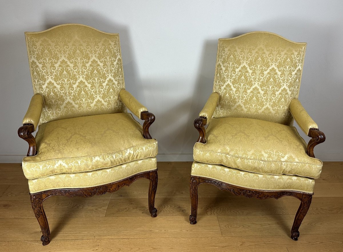 Pair Of Régence Walnut Armchairs, Early 18th Century Circa 1720 - 1730-photo-2