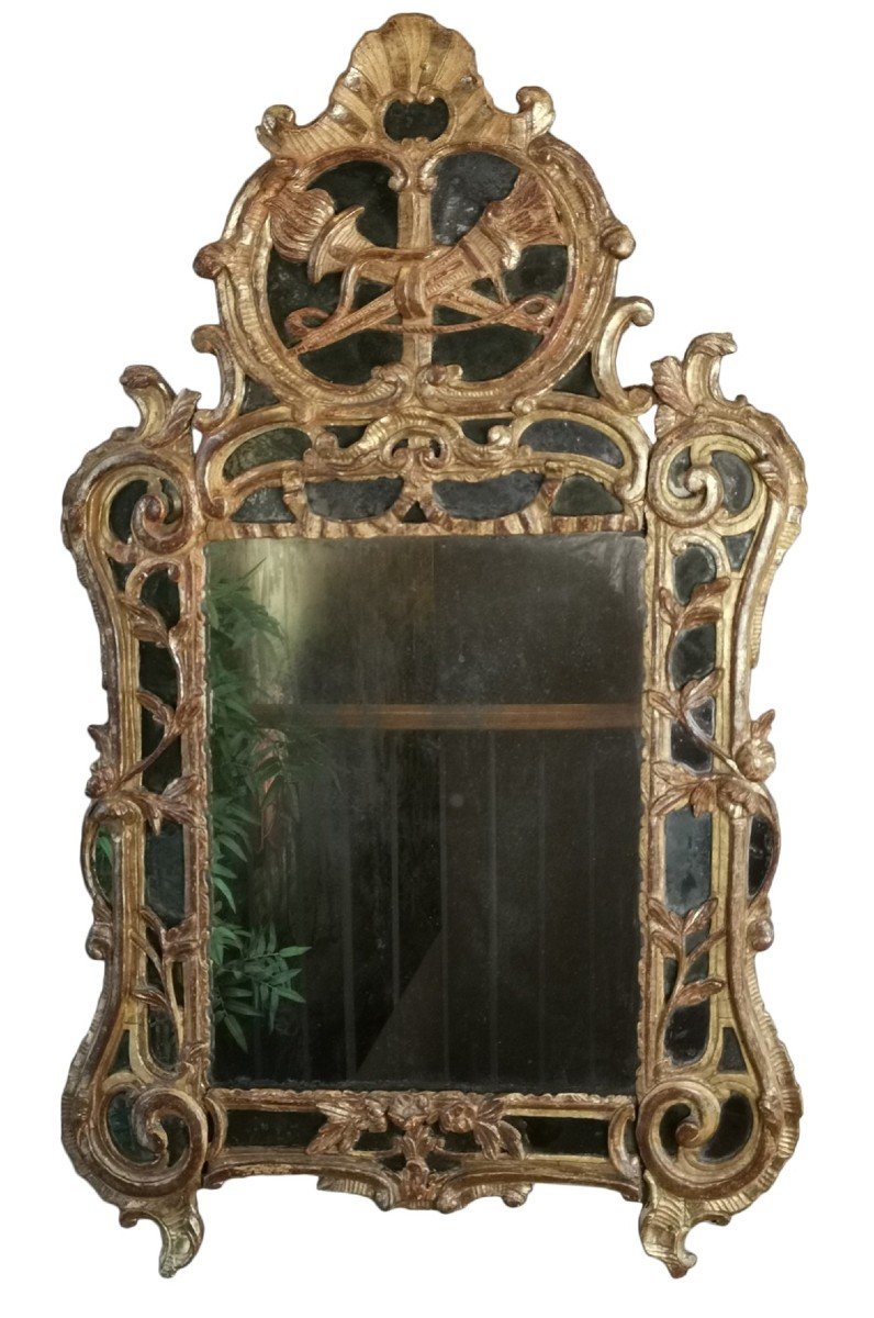 Miroir d’époque Louis XV, aux attributs de la déesse Artémis. 