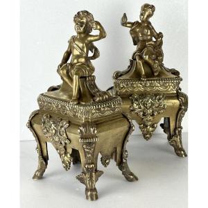 Paire de chenets en bronze doré d’époque Louis XIV, fin XVIIe début XVIIIe.