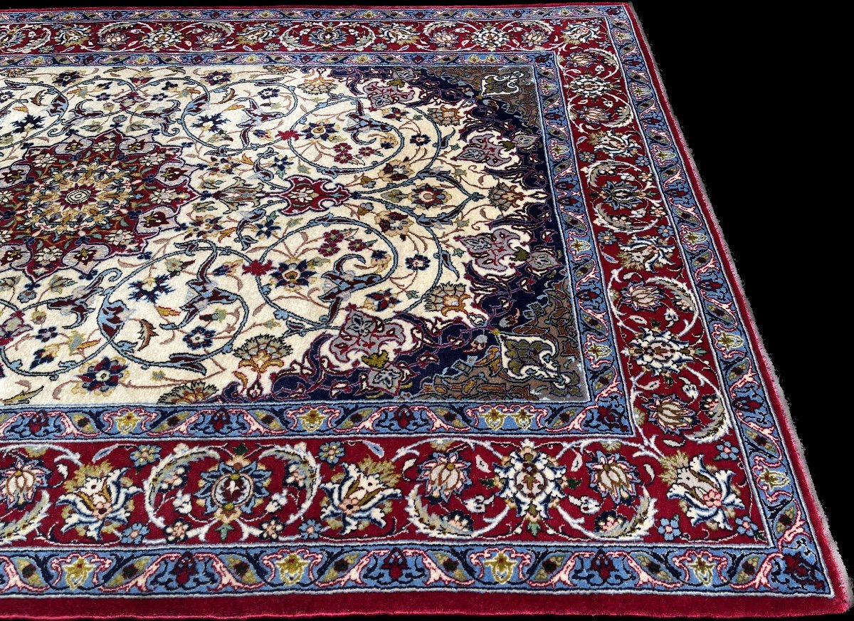 Persian Rug Isfahan Wool Kork On Silk. Around 1960-photo-1