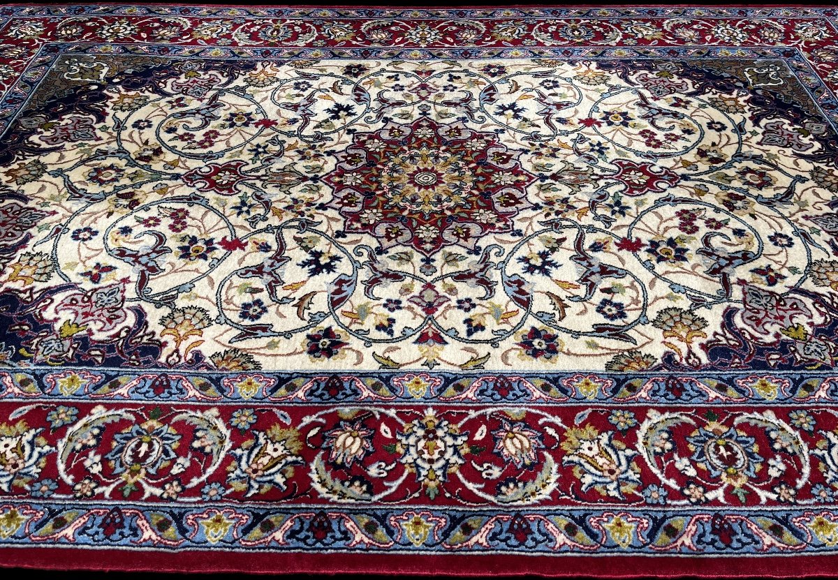 Persian Rug Isfahan Wool Kork On Silk. Around 1960-photo-2