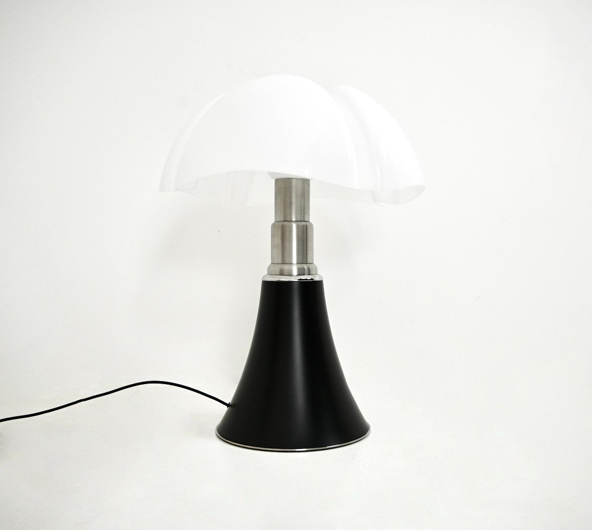 Black Pipistrello Lamp By Gae Aulenti For Martinelli Luce-photo-5