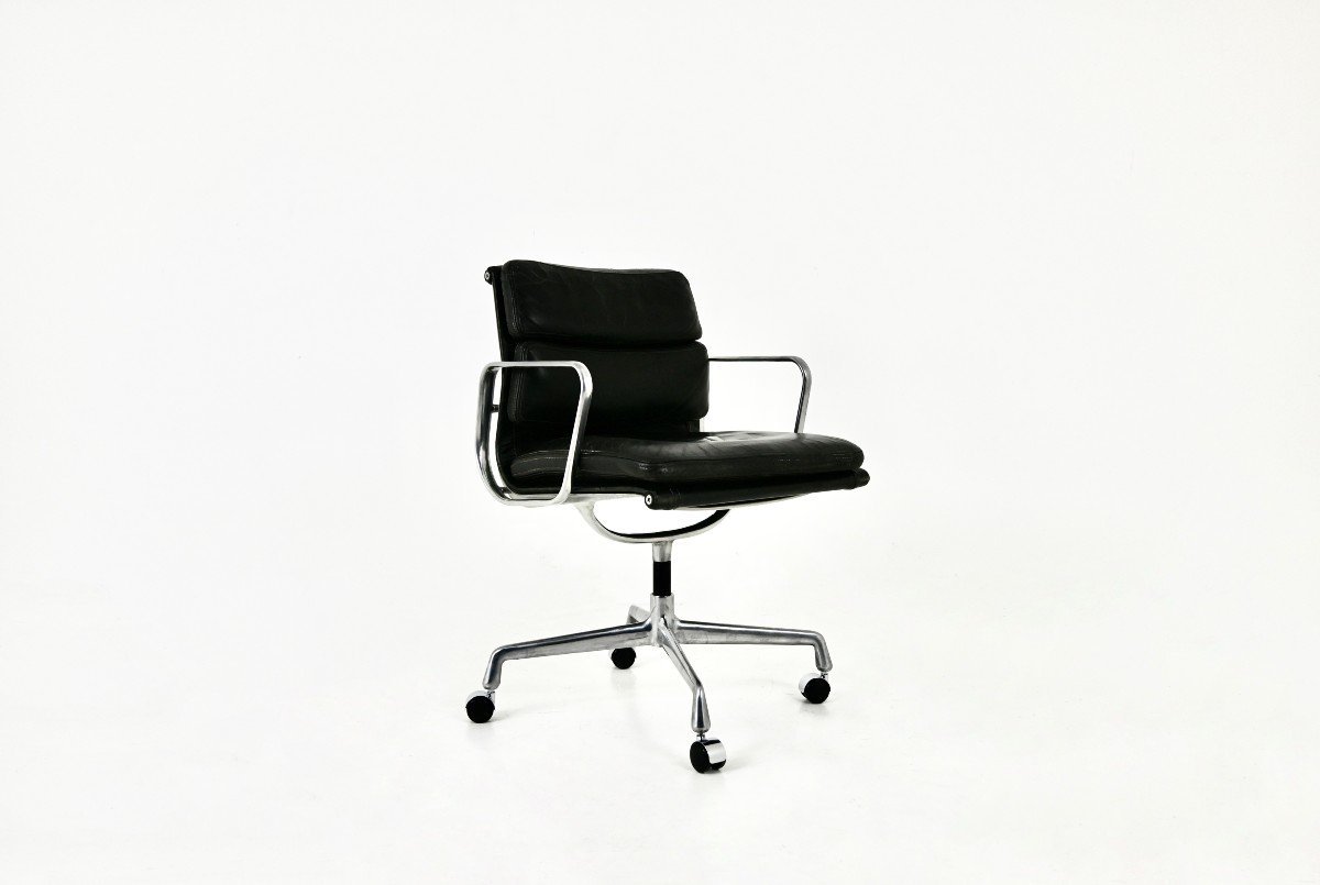  Fauteuil En Cuir Noir  Par Charles Et Ray Eames Pour Herman Miller, Années 1970