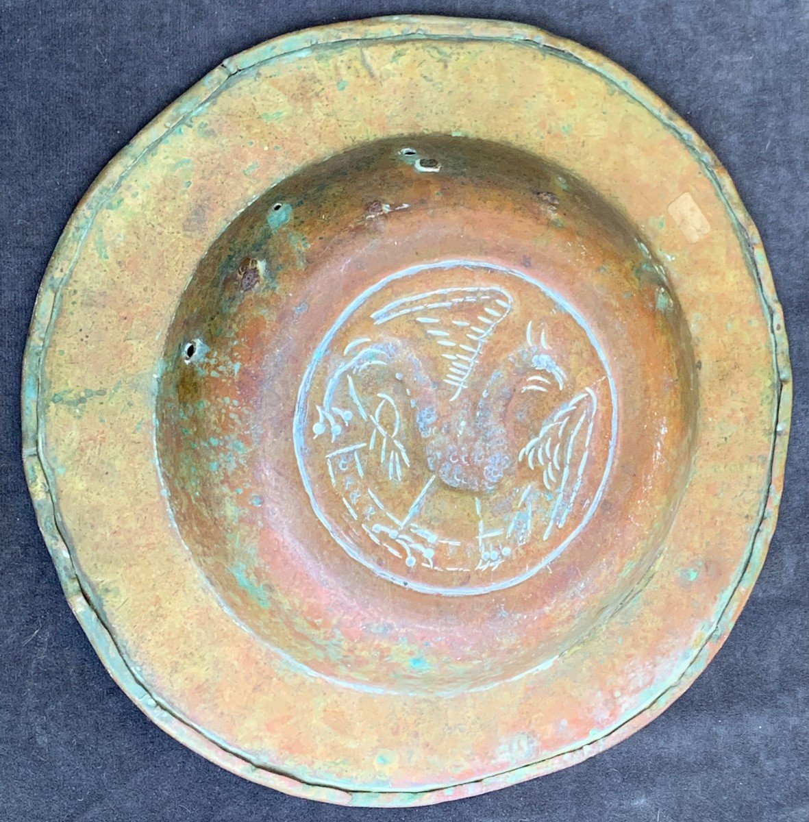 15th Cty Brass Alms Dish With A Griffin In Profile Wearing A Phylactery Bearing Gothic Inscription-photo-4