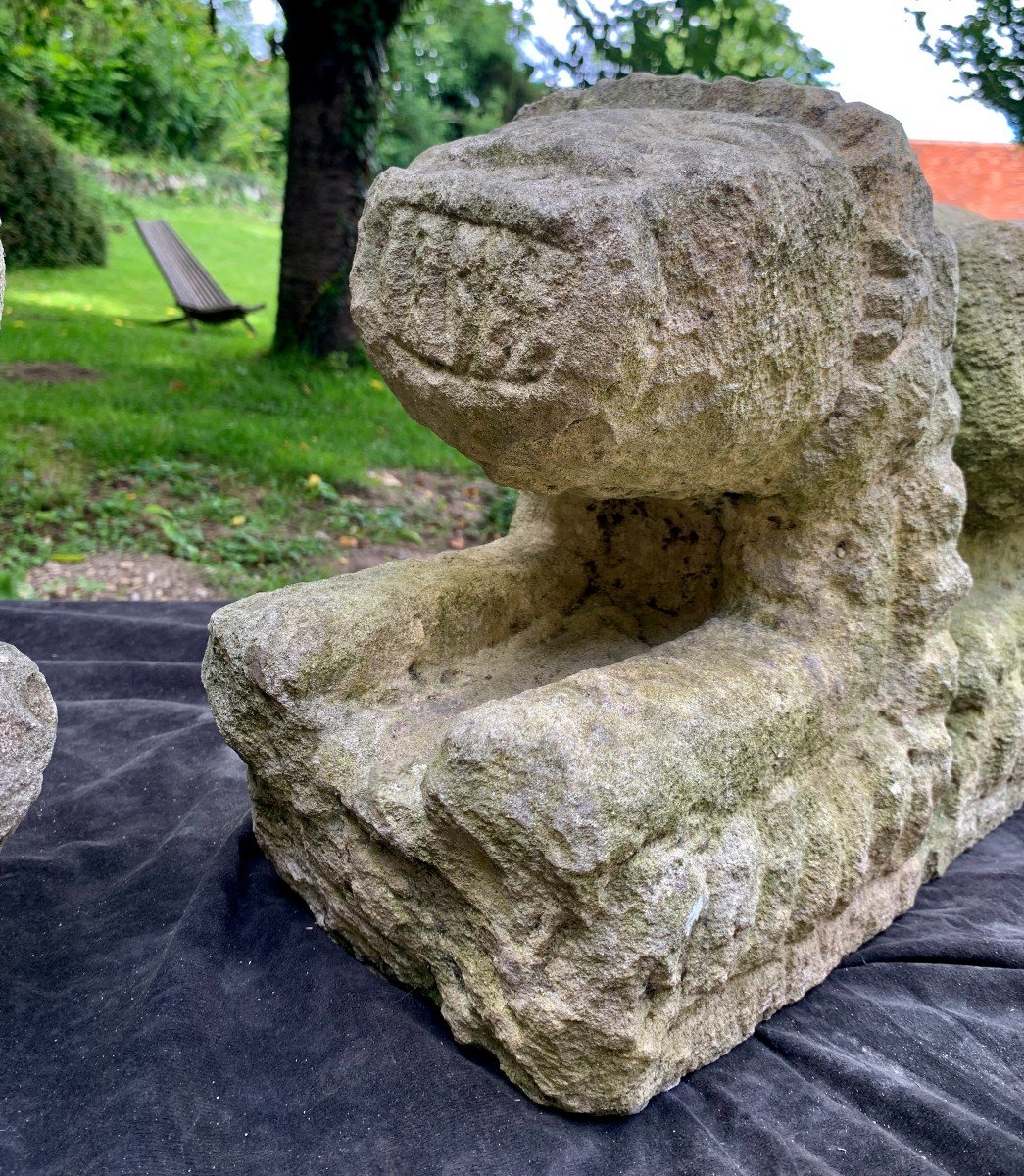 Paire lions en pierre sculptée Italie, ép romane (XIe - XIIe s)-photo-1