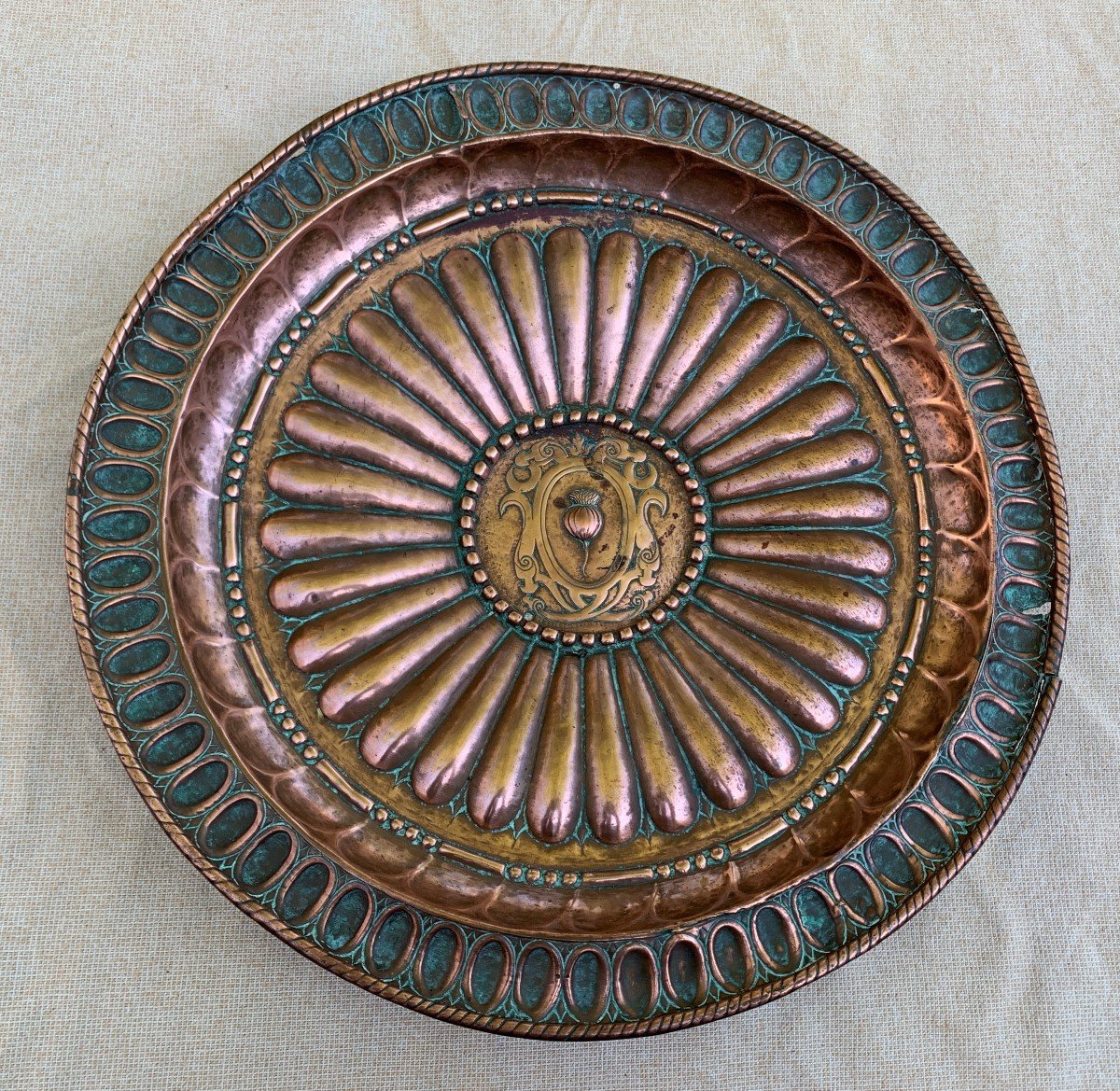 Important Embossed Copper Pageantry Dish With Gadroons And Coat Of Arms, Venice 16th Cty-photo-4