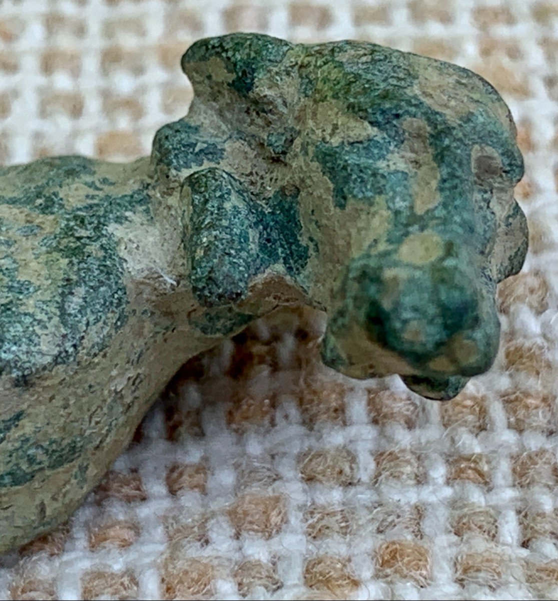 3rd - 4th Century Ad Archeo, Excavation Object, Rare Bronze With Green Patina Depicting 1 Wolf-photo-4