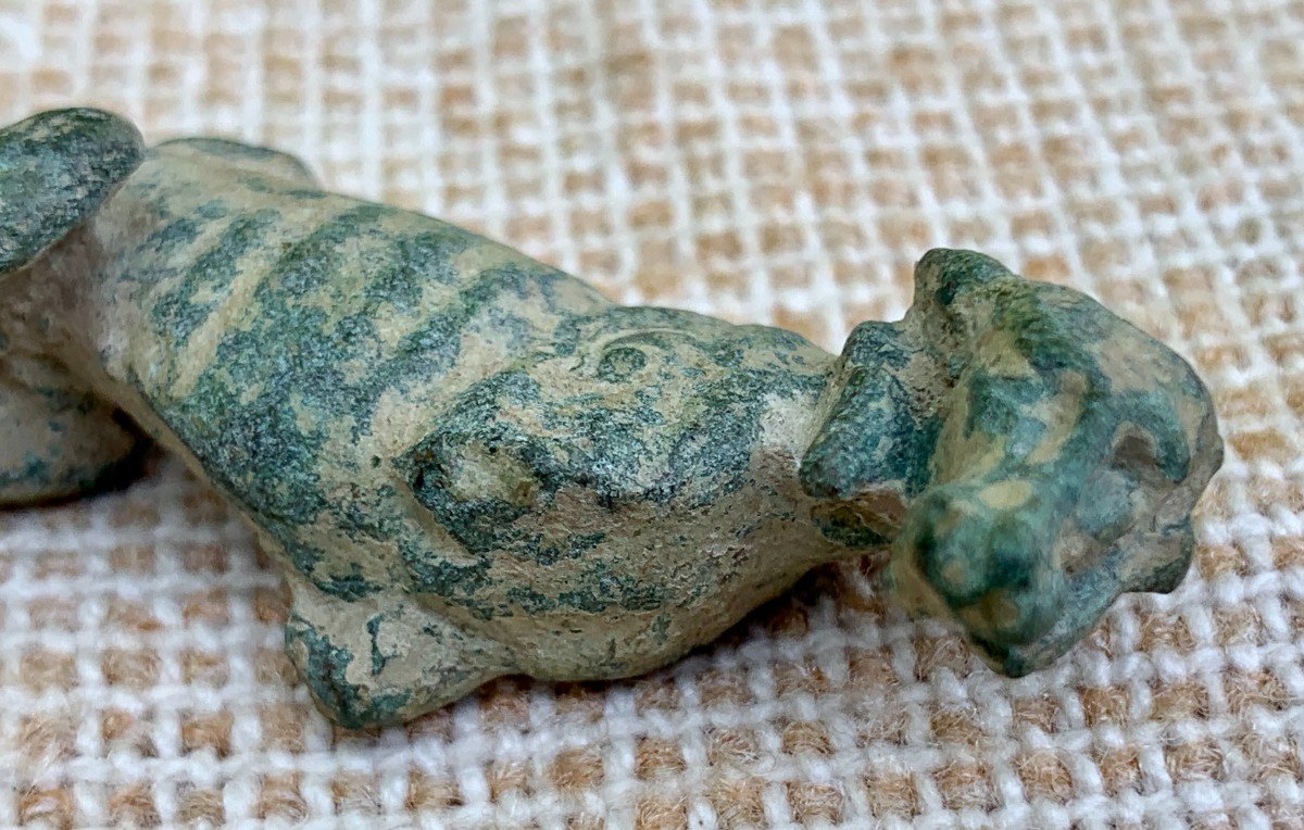 3rd - 4th Century Ad Archeo, Excavation Object, Rare Bronze With Green Patina Depicting 1 Wolf-photo-1