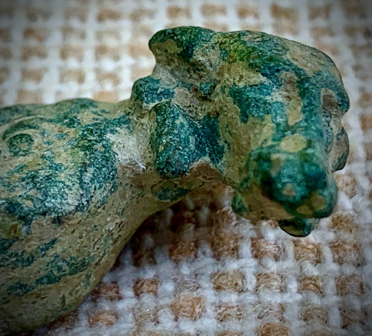 3rd - 4th Century Ad Archeo, Excavation Object, Rare Bronze With Green Patina Depicting 1 Wolf-photo-7